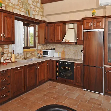 Koutsoypia Stone House