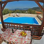 Koutsoypia Stone House Villa *