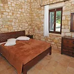Vila Koutsoypia Stone House
