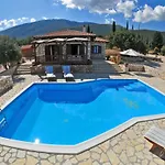 Vila Koutsoypia Stone House *