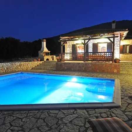 Koutsoypia Stone House *
