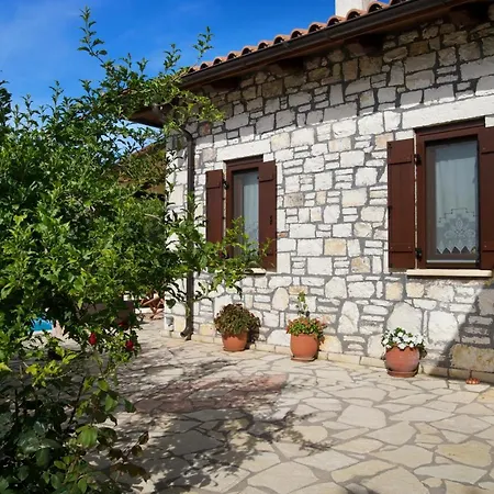 Koutsoypia Stone House Villa *