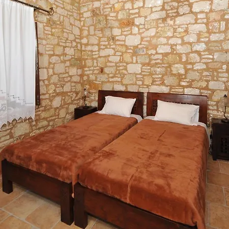 Koutsoypia Stone House *