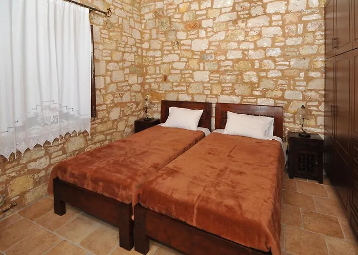 Koutsoypia Stone House *