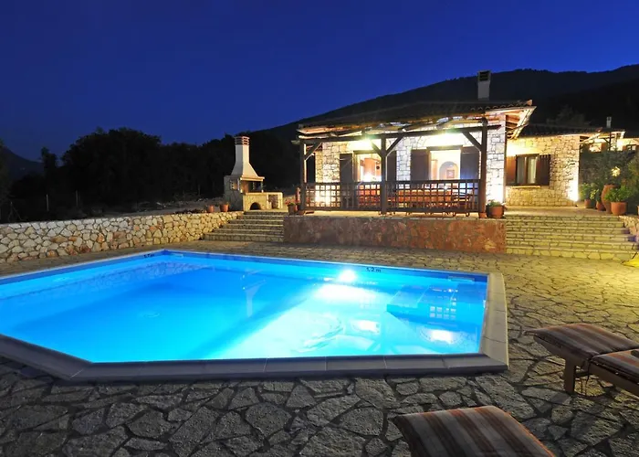 Koutsoypia Stone House *